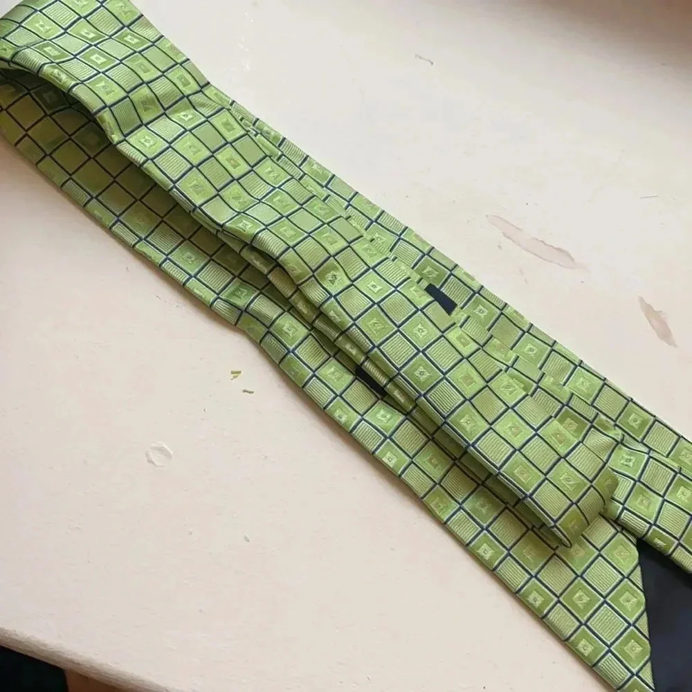Izod silk tiled